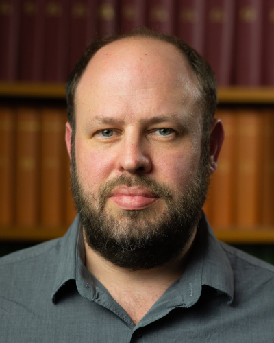 portrait photo of Andrew Sharott