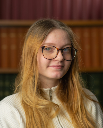 portrait photo of Jennifer Blackmore