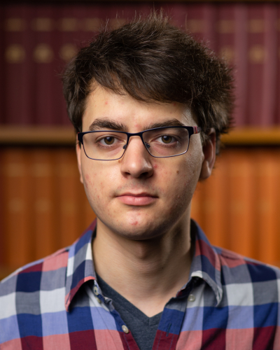 portrait photo of Robert Toth